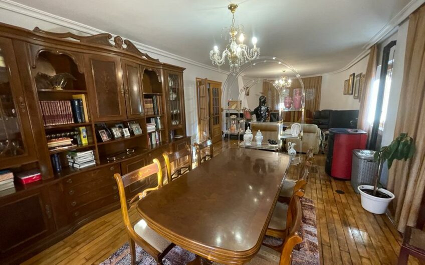 Chalet Unifamiliar en Azadinos