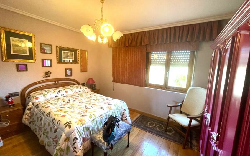 Chalet Unifamiliar en Azadinos