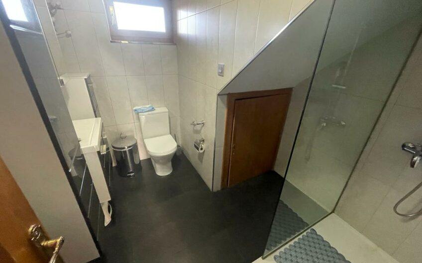 Chalet Unifamiliar en Azadinos