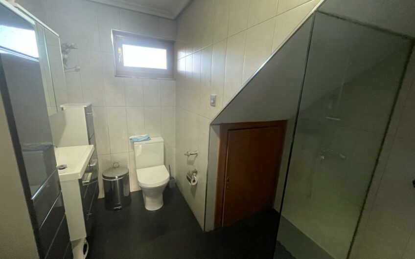 Chalet Unifamiliar en Azadinos