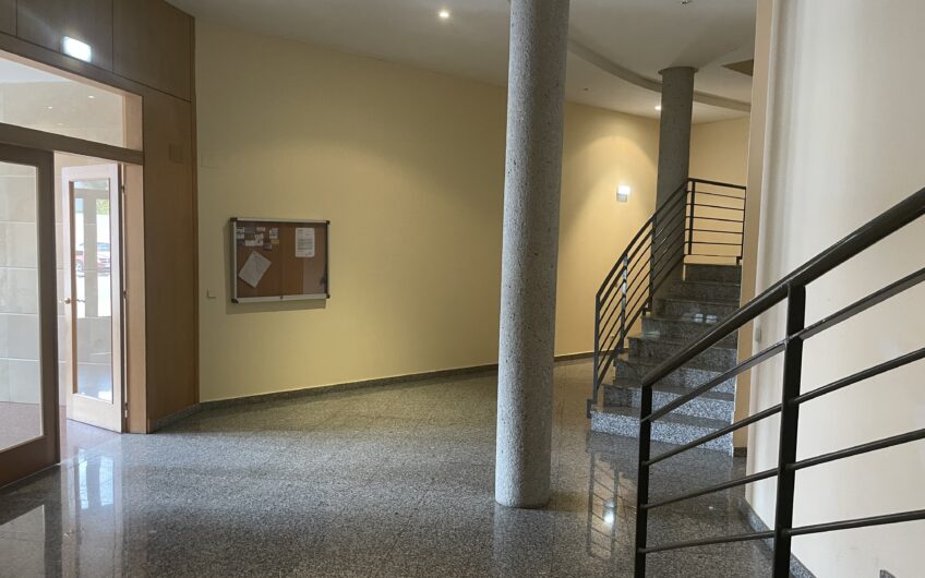 Piso de Cuatro Dormitorios con Ascensor en Joaquin Blume