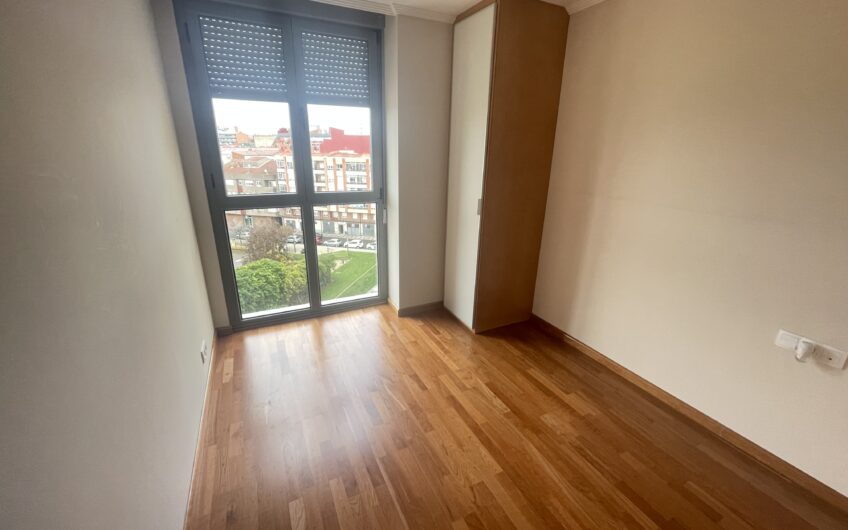 Apartamento en la Torre Eureka en José Aguado