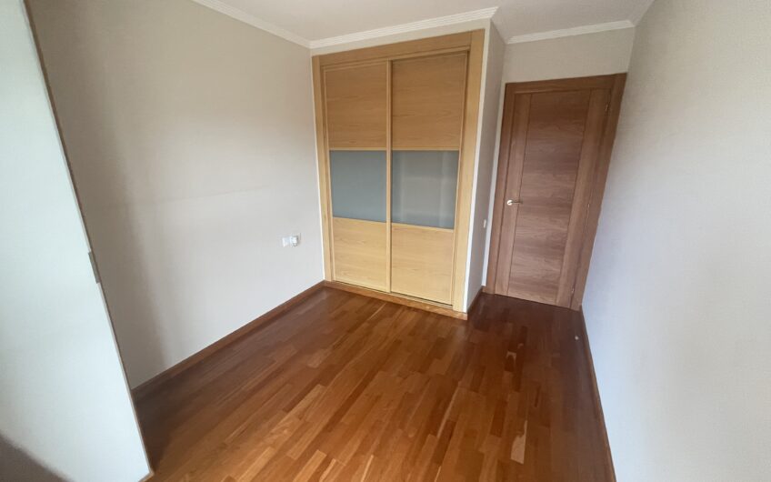 Apartamento en la Torre Eureka en José Aguado