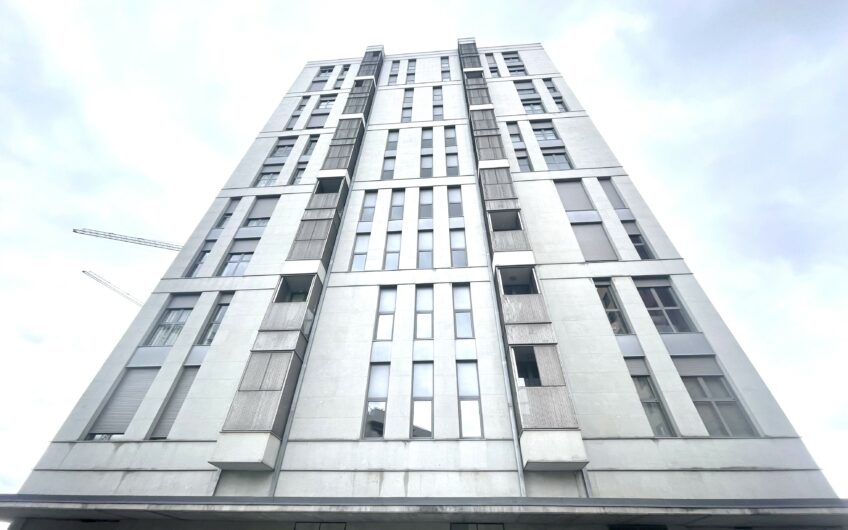 Apartamento en la Torre Eureka en José Aguado