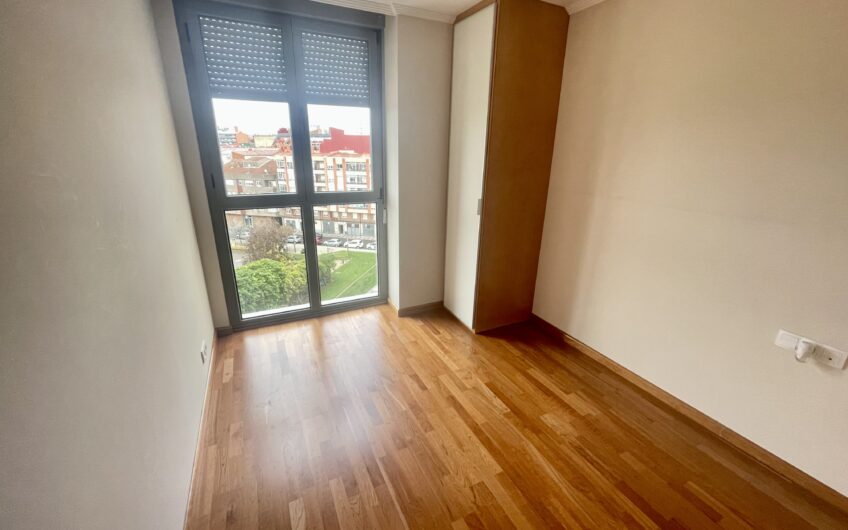 Apartamento en la Torre Eureka en José Aguado