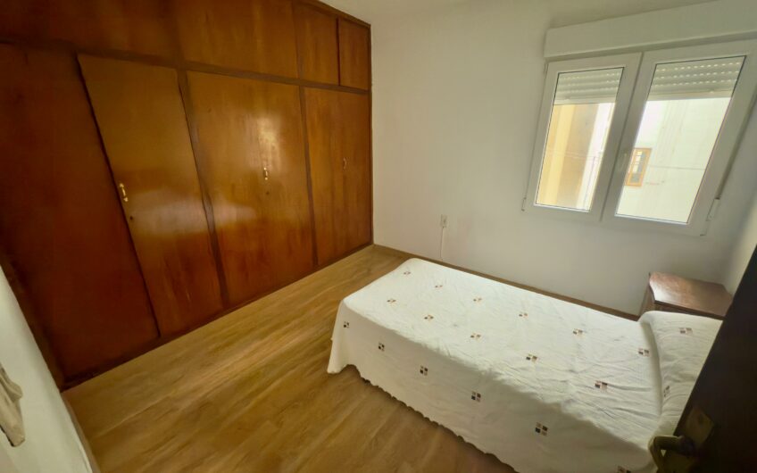 Piso junto al Paseo de la Facultad.