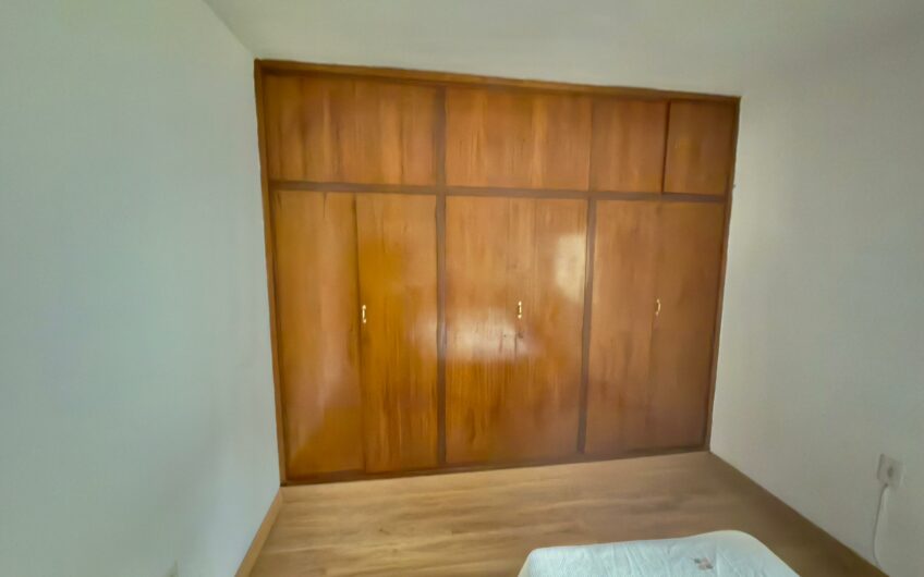 Piso junto al Paseo de la Facultad.