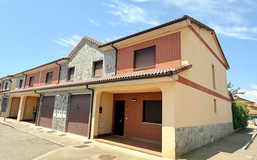 Chalet Adosado esquinero en Ardoncino