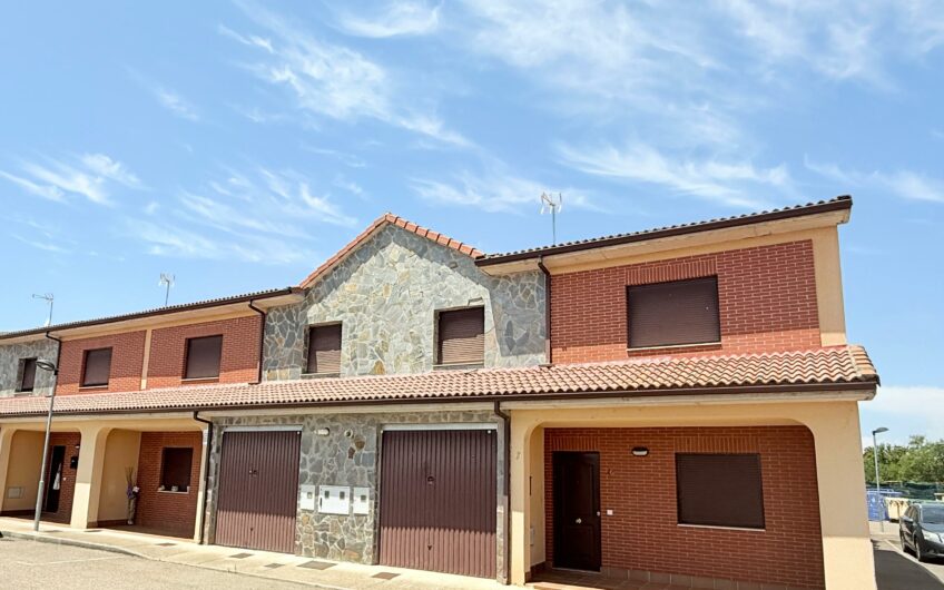 Chalet Adosado esquinero en Ardoncino