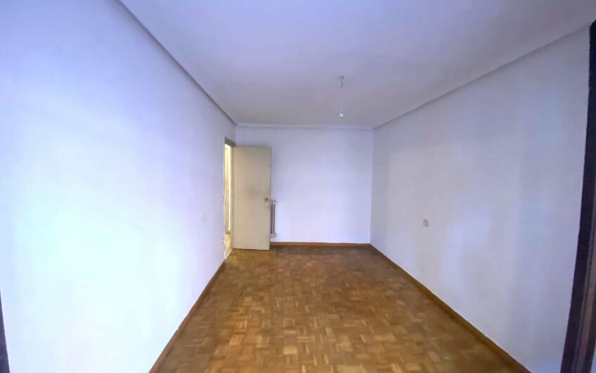Piso junto a la Catedral