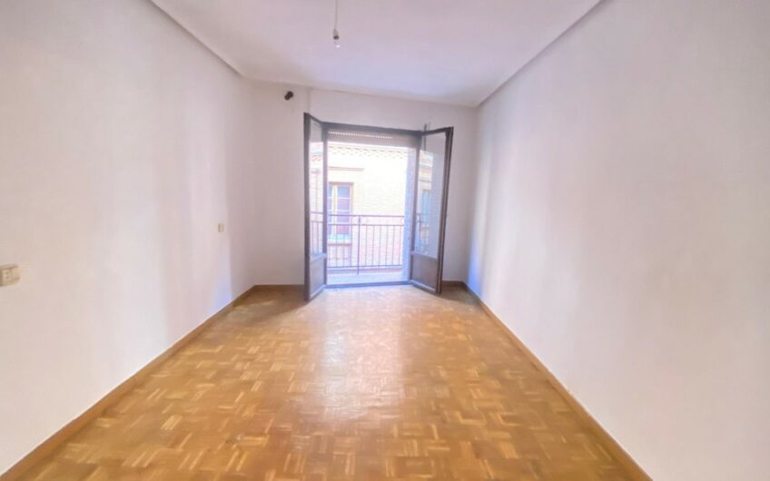 Piso junto a la Catedral