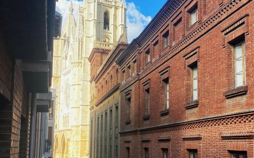 Piso junto a la Catedral