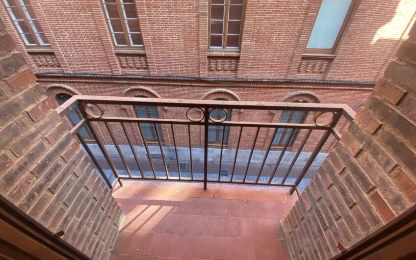 Piso junto a la Catedral
