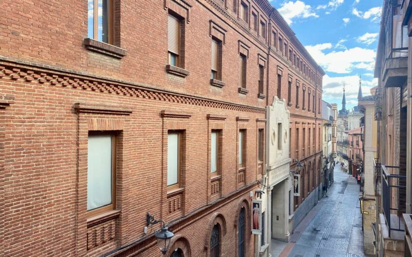 Piso junto a la Catedral