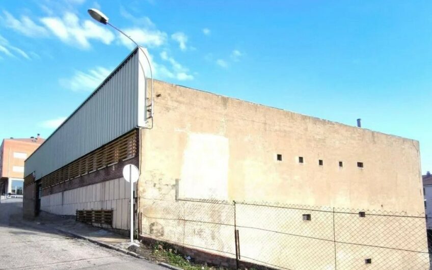 Nave Industrial en Navatejera