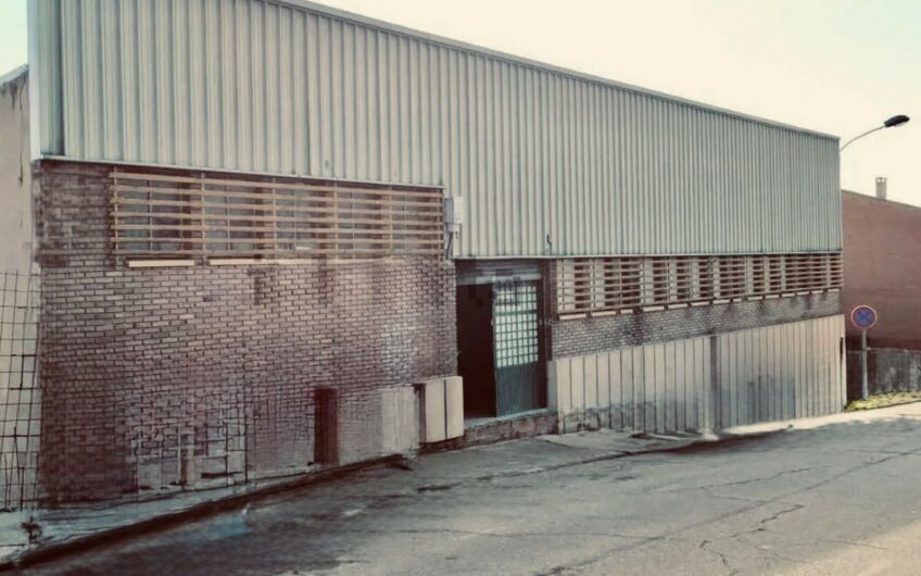 Nave Industrial en Navatejera