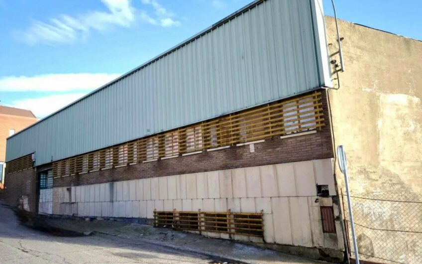 Nave Industrial en Navatejera