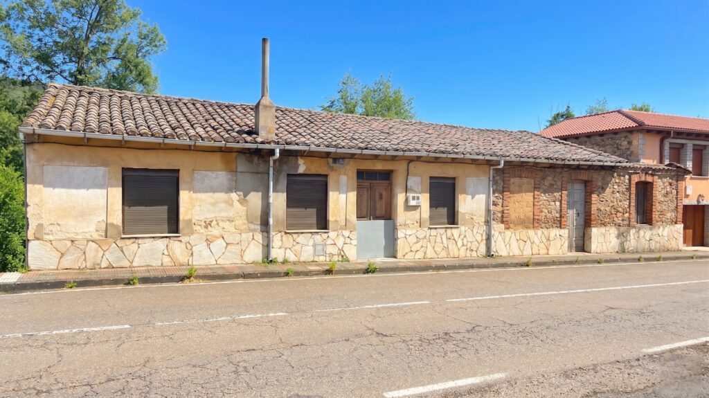 Casa con patio en Robles